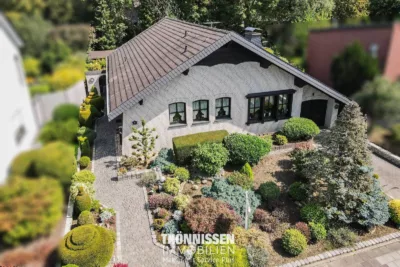 Geschmackvoller Bungalow mit stillvoll angelegtem Gartengrundstück, 52525 Heinsberg-Grebben, Haus