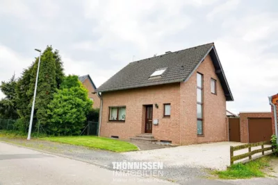 Gemütliches Einfamilienhaus mit zusätzlicher Bebauungsmöglichkeit, 41812 Erkelenz-Geneiken, Haus