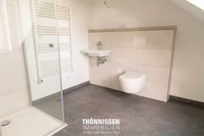 Erstbezug mit Wohlfühlfaktor: Modernes, energieeffizientes Reihenmittelhaus mit Fernblick - Bad (5759)