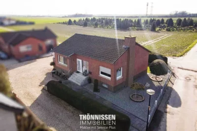 Ruhig wohnen in Heinsberg-Kirchhoven: gepflegter Bungalow mit Dachterrasse, 52525 Heinsberg-Kirchhoven, Bungalow