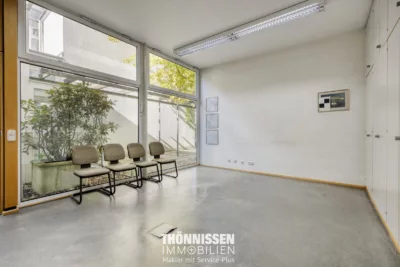 Exklusives Wohnen und repräsentatives Arbeiten – Architektenhaus mit Bürotrakt in Heinsberg - Bürobereich EG (8199)