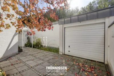 Exklusives Wohnen und repräsentatives Arbeiten – Architektenhaus mit Bürotrakt in Heinsberg - Garage (8238)