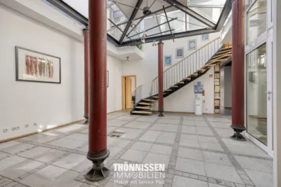 Exklusives Wohnen und repräsentatives Arbeiten – Architektenhaus mit Bürotrakt in Heinsberg - Eingangshalle Bürobereich (8198)