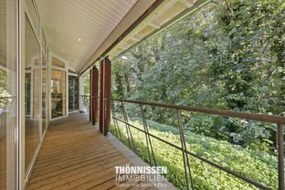 Exklusives Wohnen und repräsentatives Arbeiten – Architektenhaus mit Bürotrakt in Heinsberg - Loggia (8230)