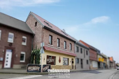 Stilvolles Wohnhaus mit modernem Ladenlokal in HS-Kirchhoven, 52525 Heinsberg-Kirchhoven, Haus
