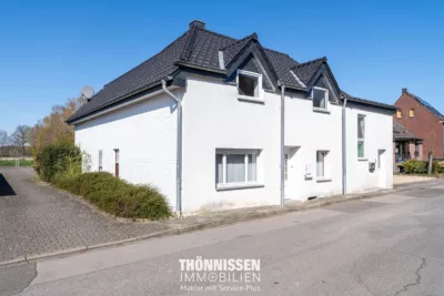 Charmantes 2-Familienhaus in Wegberg-Holtum, 41844 Wegberg-Holtum, Zweifamilienhaus