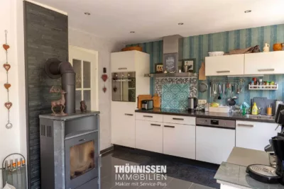 Gepflegtes Reihenendhaus mit modernem Wohnkomfort und schönem Garten in Wassenberg-Rothenbach - Küche (6411)