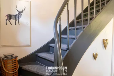 Gepflegtes Reihenendhaus mit modernem Wohnkomfort und schönem Garten in Wassenberg-Rothenbach - Treppe (6410)