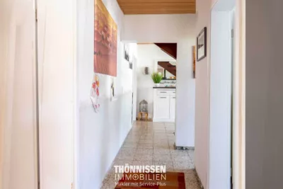 Gepflegter Bungalow mit ausgebautem Dachgeschoss und schönem Garten in Erkelenz-Gerderhahn - Zwischenflur (7873)