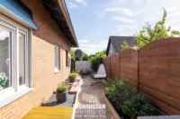 seitliche Terrasse