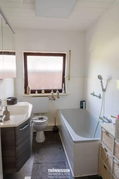 Gepflegter Bungalow mit ausgebautem Dachgeschoss und schönem Garten in Erkelenz-Gerderhahn - Bad-EG (7876)