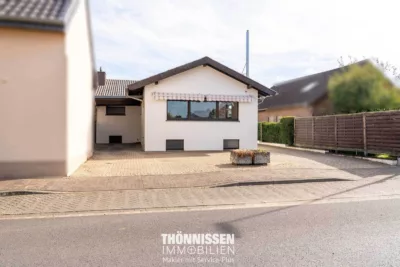 Barrierearmer Bungalow mit viel Wohnkomfort und schönem Gartenblick in Heinsberg-Karken - Ansicht (6709)