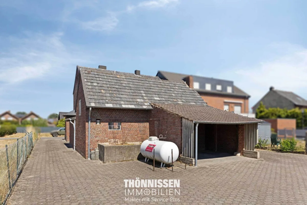 Hoffläche + Garage