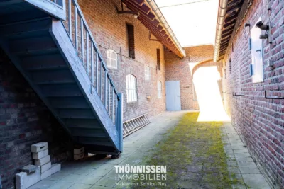 Historisches Bauernhaus mit 4.420 m² Grundstück und Nebengebäuden in Waldfeucht-Frilinghoven - Innenhof (6611)