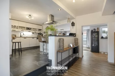 Einziehen und wohlfühlen – modernes Einfamilienhaus in Heinsberg-Unterbruch - Küche (6379)