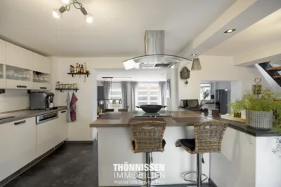 Einziehen und wohlfühlen – modernes Einfamilienhaus in Heinsberg-Unterbruch - Küche (6377)