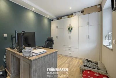 Einziehen und wohlfühlen – modernes Einfamilienhaus in Heinsberg-Unterbruch - Arbeitszimmer (6388)