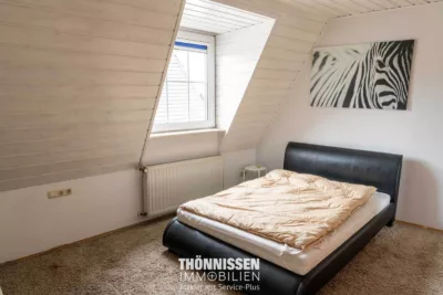 Raum für Ideen: Wohn- und Geschäftshaus mit großem Hallenpotenzial in Heinsberg-Kirchhoven - KInderzimmer (2777)