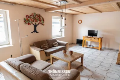 Raum für Ideen: Wohn- und Geschäftshaus mit großem Hallenpotenzial in Heinsberg-Kirchhoven - Wohnbereich (2774)