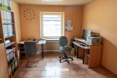 Raum für Ideen: Wohn- und Geschäftshaus mit großem Hallenpotenzial in Heinsberg-Kirchhoven - Büro (2775)