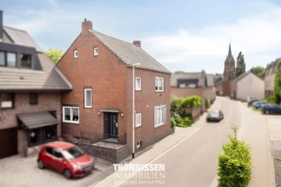 Ruhig gelegenes Einfamilienhaus mit Platz für Ihre Wohnträume, 52538 Selfkant-Süsterseel, Einfamilienhaus