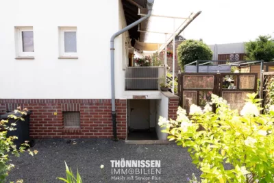 Vielseitiges Zweifamilienhaus mit großem Gartengrundstück in Heinsberg-Grebben - Kellerzugang (6454)