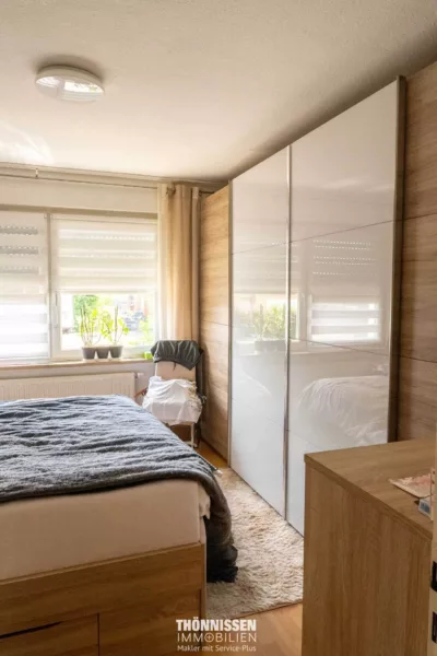 Vielseitiges Zweifamilienhaus mit großem Gartengrundstück in Heinsberg-Grebben - EG-Schlafzimmer (6440)