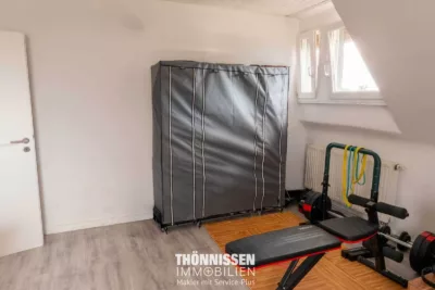 Vielseitiges Zweifamilienhaus mit großem Gartengrundstück in Heinsberg-Grebben - DG-Wohnzimmer (6446)