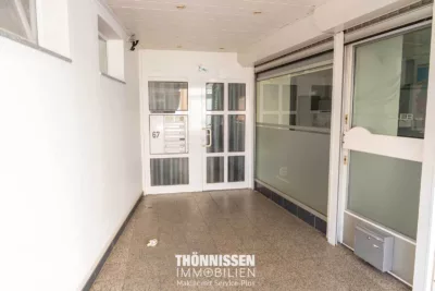 Wohn- und Geschäftshaus in zentraler Innenstadtlage von Übach-Palenberg - Hauseingang (5802)