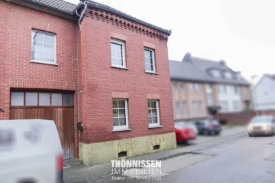 Großzügiges Einfamilienhaus mit Innenhof und Garten, 52525 Heinsberg-Dremmen, Haus