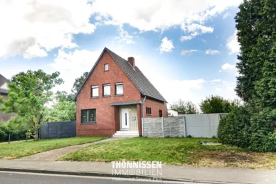 Einfamilienhaus mit weitläufigem Grundstück und Erweiterungs- bzw. Anbaumöglichkeiten, 52525 Heinsberg-Dremmen, Einfamilienhaus